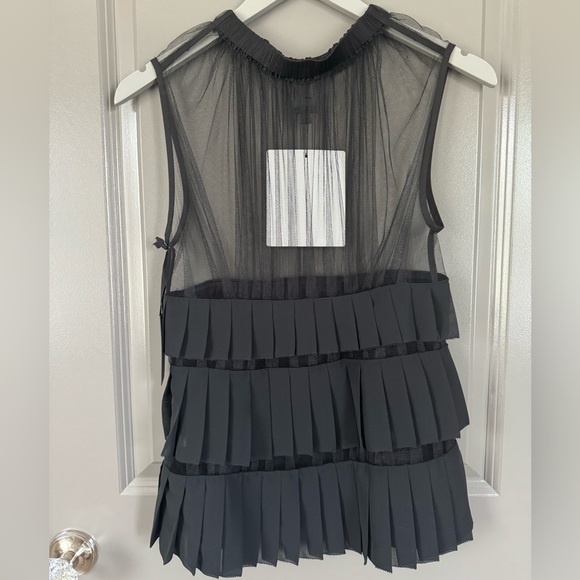 (🆕) Vera Wang Sheer Tiered Top 🖤 - Picture 7 of 7